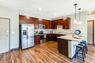 360 Bridgewood Dr, West Des Moines, IA 50266