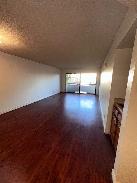 121 S Swall Dr unit 202, Los Angeles, CA 90048 - photo 2