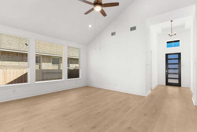 17612 Joyce Erna Ln, Pflugerville, TX 78660 - photo 4