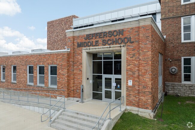 Jefferson Middle School is the third best middle school in Columbia.