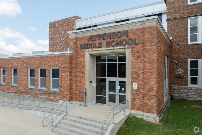 Jefferson Middle School is the third best middle school in Columbia.