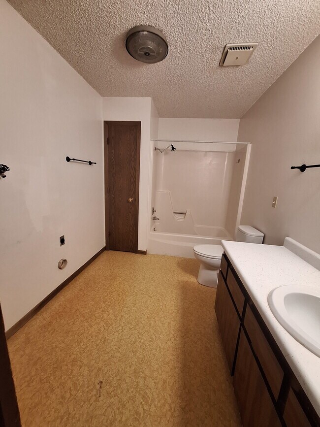 1460 Wilson Ave unit 1, Havre, MT 59501 - photo 4