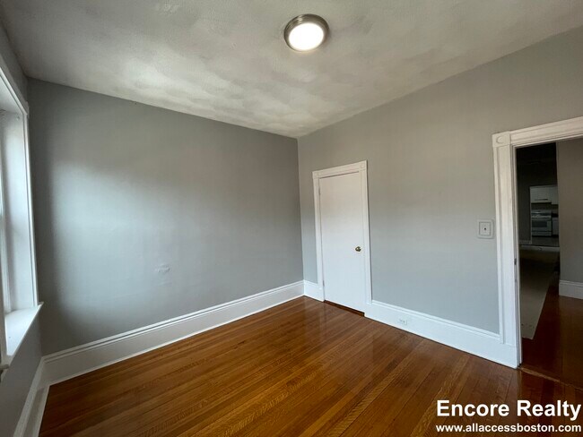 33 Griggs Rd unit 6, Brookline, MA 02446 - photo 5