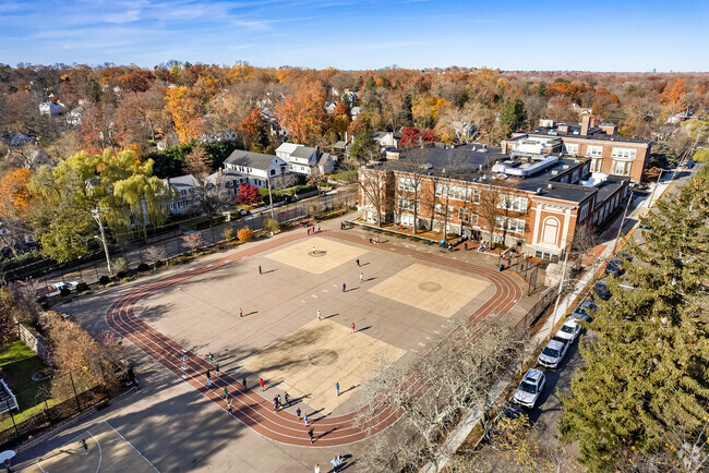 Murray Avenue School is conveniently located on Murray Avenue in Larchmont