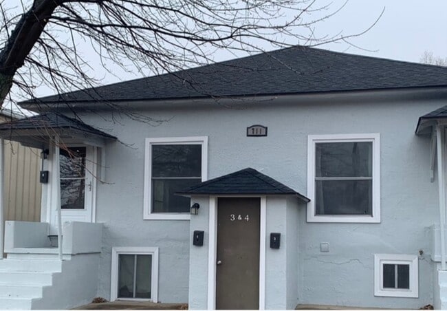 711 S Main St unit 3, Pratt, KS 67124 - photo 2