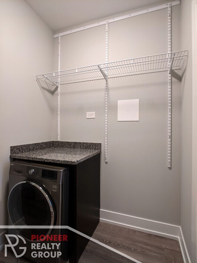 709 W Brompton Ave unit 37, Chicago, IL 60657 - photo 7