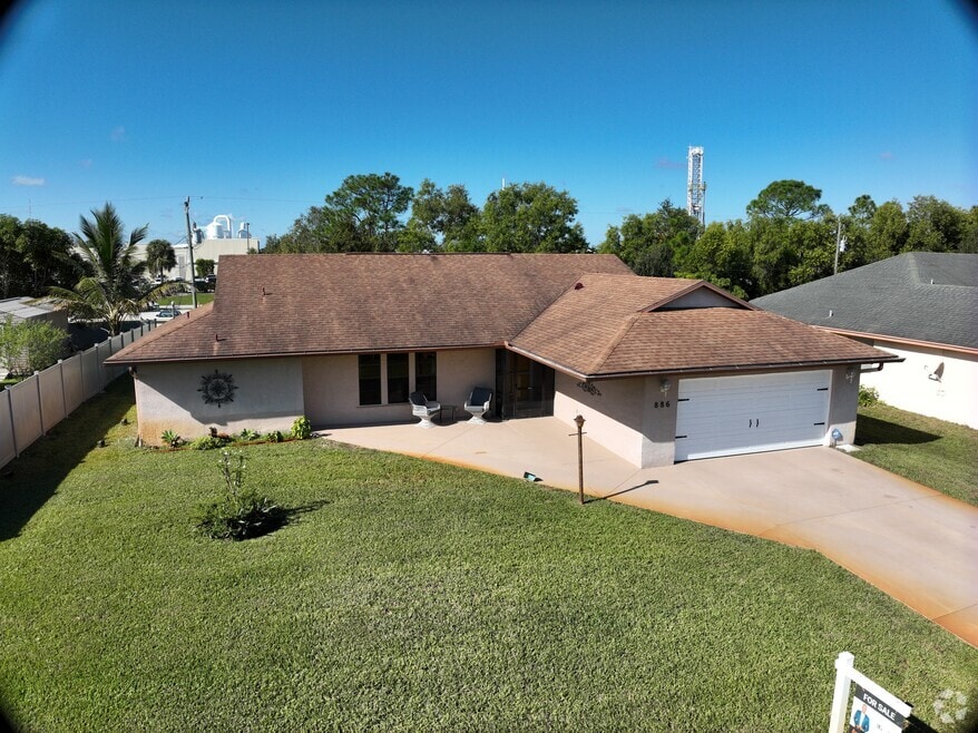 886 SE Odonnell Ln, Port Saint Lucie, FL 34983 - photo 2