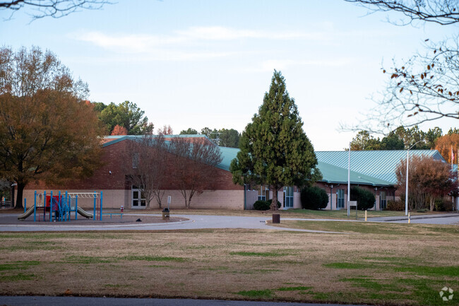 Wildwood Forest Elementary provides education in the neighborhood of 
Northeast Raleigh.