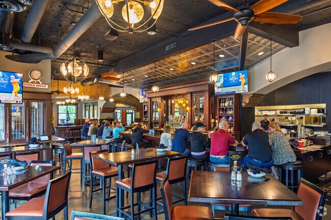 The Golden Nugget is a classic pub & eatery boasting a wide selection of craft beers, burgers & American comfort foods.