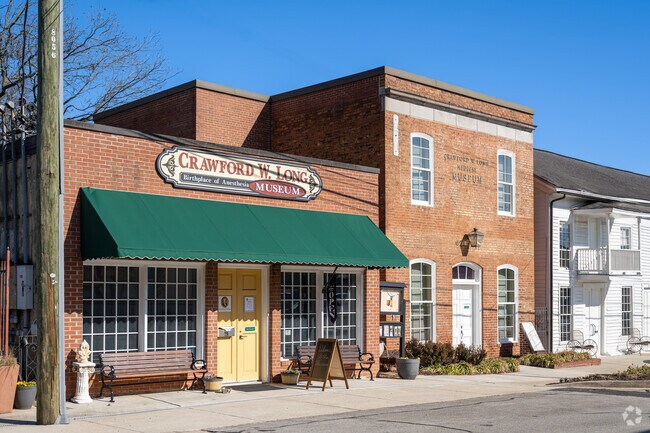The Crawford W. Long Museum, located downtown, is a captivating tribute to the rich history and legacy of the notable Jefferson resident, Dr. Crawford W. Long, who is celebrated for his pioneering contributions to anesthesia.