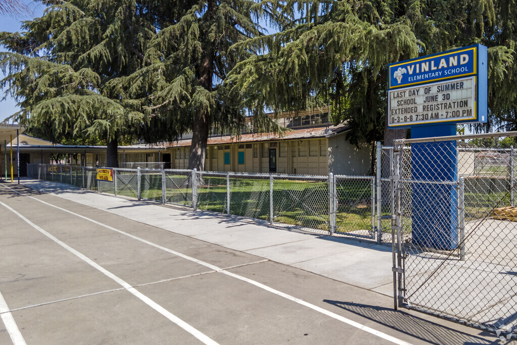 The entrance to Vinland Elementary School in Fresno.
