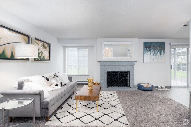 2BD, 1BA - 1,050SF