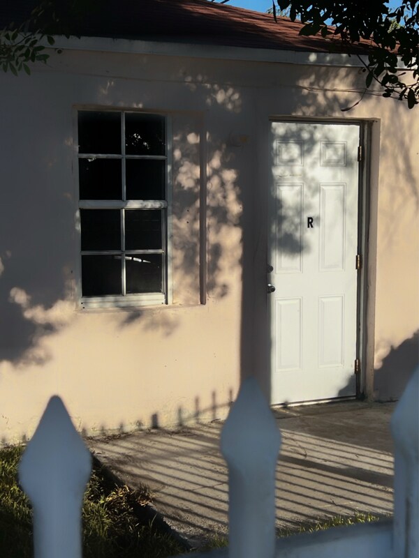 786 NW 75th St, Miami, FL 33150