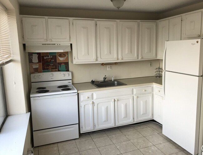 Wethersford Condominium unit A6, Hartford, CT 06114 - photo 3