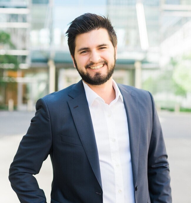 Agent Photo