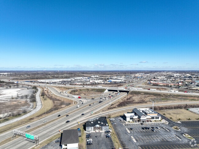 I 65 is a major highway that runs right through Turkey Creek .