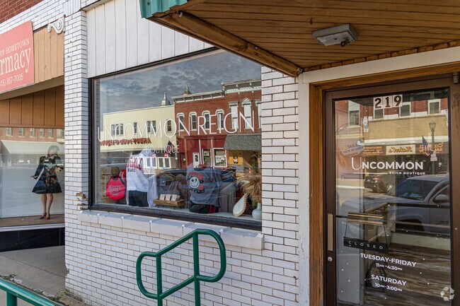 Uncommon Reign in downtown Amboy features women’s fashion.