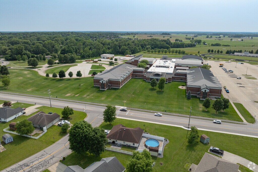 The student population of Jasper Middle School is 687 and the school serves 6-8.