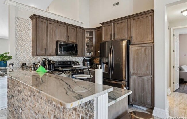 370 Roosevelt St, Canton, MI 48188 - photo 2