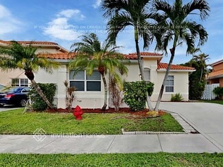 6577 Geneva St, Greenacres, FL 33467