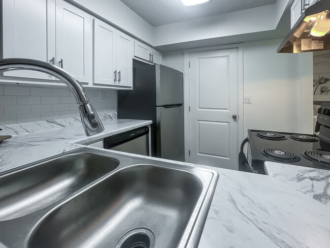 Stonebrook, Oklahoma City, OK 73132 - photo 7