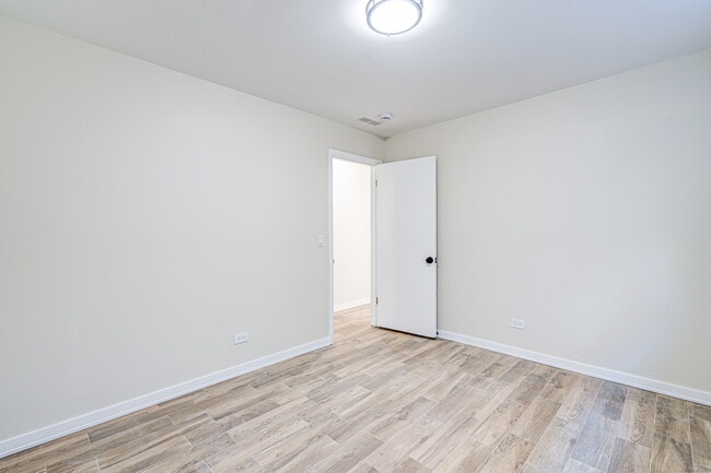 217 S 13th Ave unit 1st Floor, Maywood, IL 60153 - photo 6