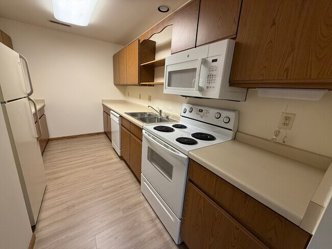 1908 Fox Run unit 1908, Mount Horeb, WI 53572 - photo 6