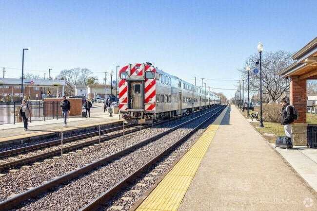 Residents of Algonquin's Traube Fox River View can commute to Chicago via the Cary Metra Station.