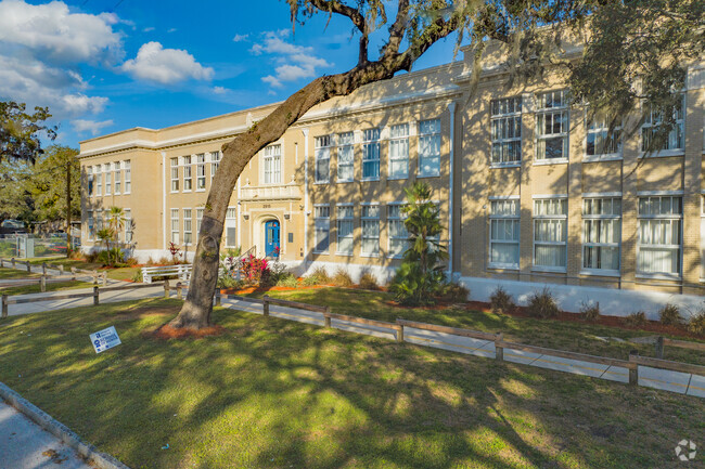 Graham Elementary welcomes all students from the neighborhoods nearby.