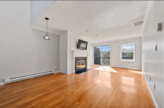 140 Kane St Unit D4, West Hartford, CT 06119