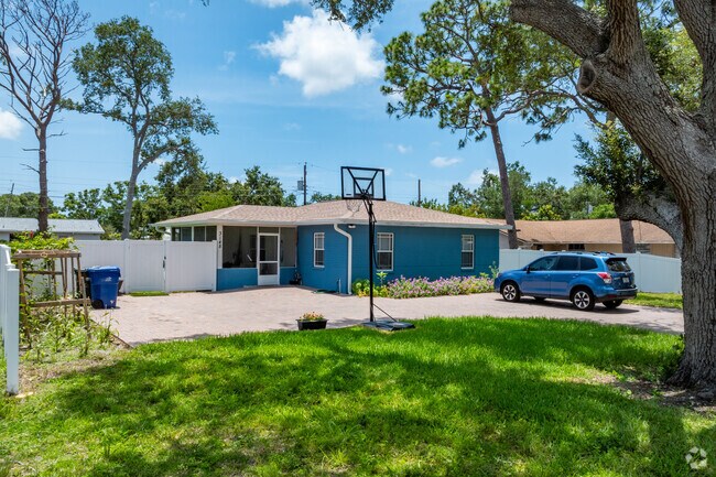 Ranch style homes are common throughout Village Green.