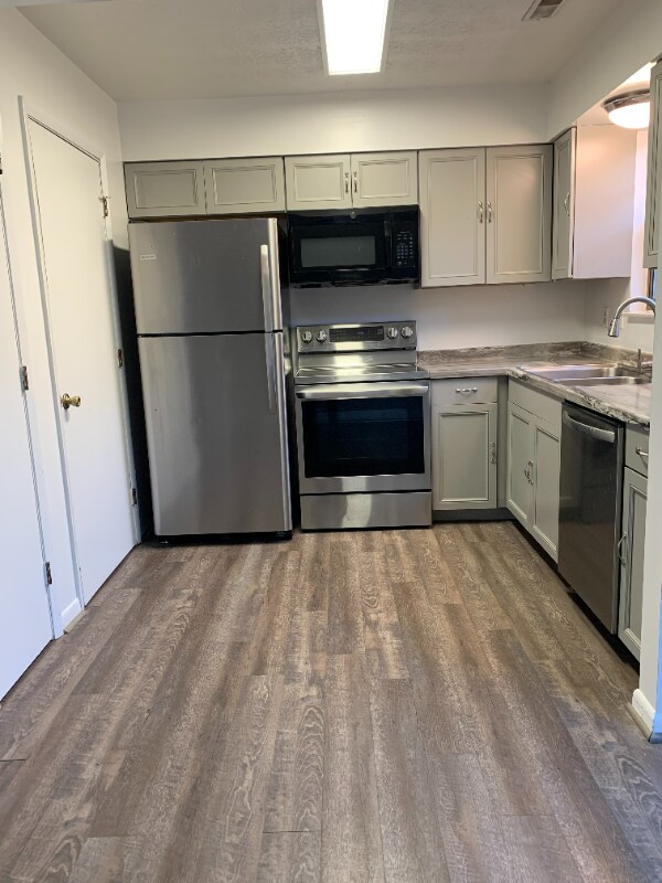 720 Ohio Pike, Cincinnati, OH 45245 - photo 2