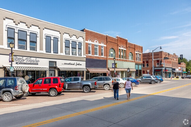 Unlike many small Midwest towns, Iowa Falls's downtown is flourishing.