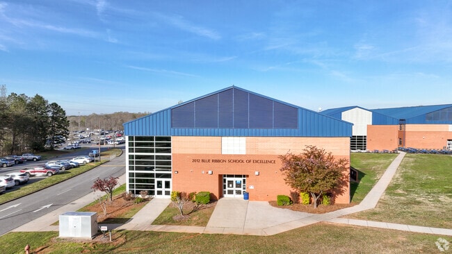 Lake Norman High School has a blue ribbon of excellence in Lake Norman NC.