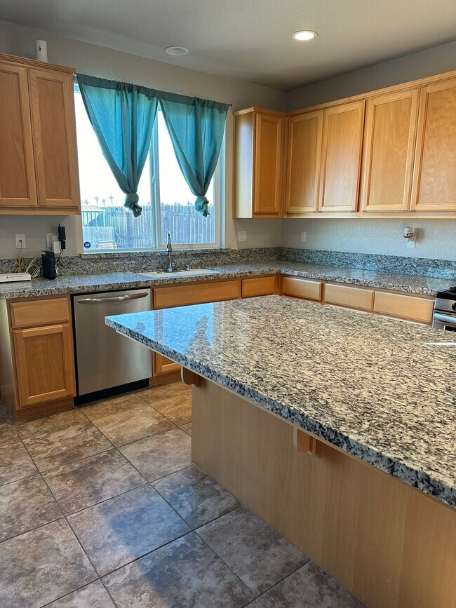 814 Bogdanich Pkwy, Patterson, CA 95363 - photo 4