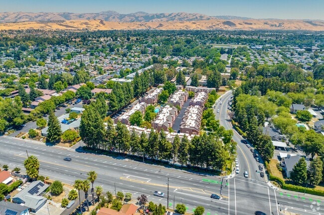 Oak Grove, California: A picturesque town with stunning natural landscapes and vibrant community