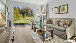 5910 Ortega Lake Dr, Jacksonville, FL 32244