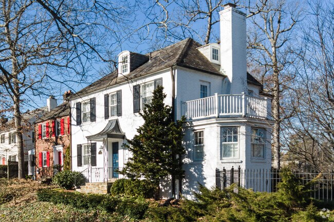 Colonial homes are a popular style of home in the Barnaby Woods neighborhood.