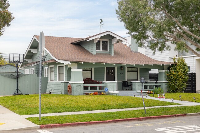 Colorful craftsman homes are found throughout El Segundo, CA.