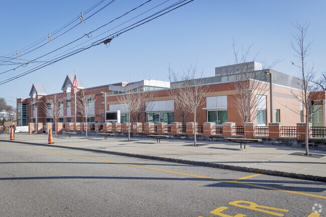 George Washington School in Edgewater, NJ is 49% male.