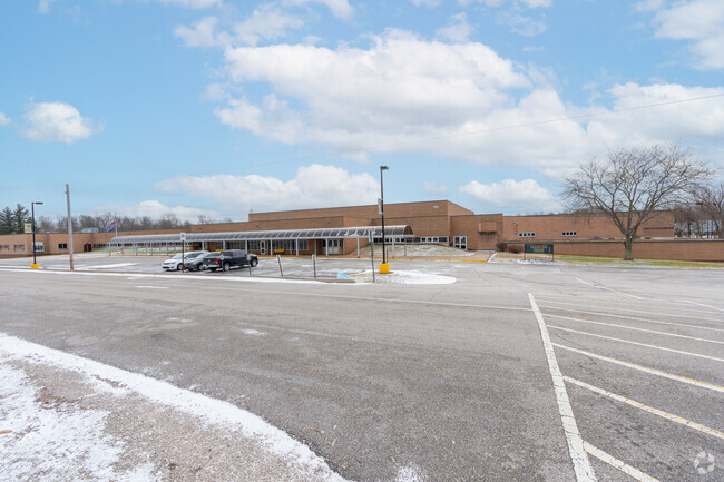 The student-teacher ratio at Corydon Central Junior High School is 16 to 1.