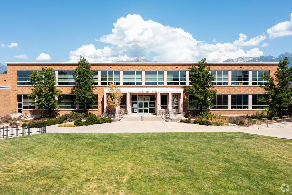 Entrance to Sandy Elementary School located in Sandy, UT.