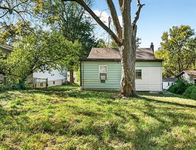 6166 Emerald Ave, Saint Louis, MO 63135 - photo 3