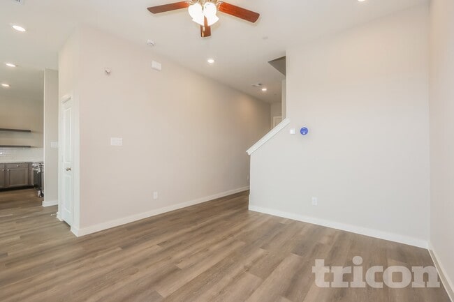 302 Lincoln Cir, Saginaw, TX 76179 - photo 2