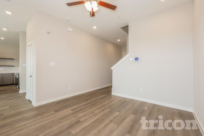 313 Lincoln Cir, Saginaw, TX 76179 - photo 2