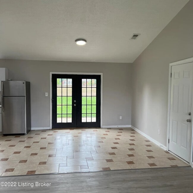 4613 Beechbrook Rd, Louisville, KY 40218 - photo 5