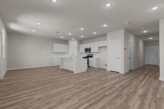 9884 Chavaneaux Landing, San Antonio, TX 78221 - photo 3