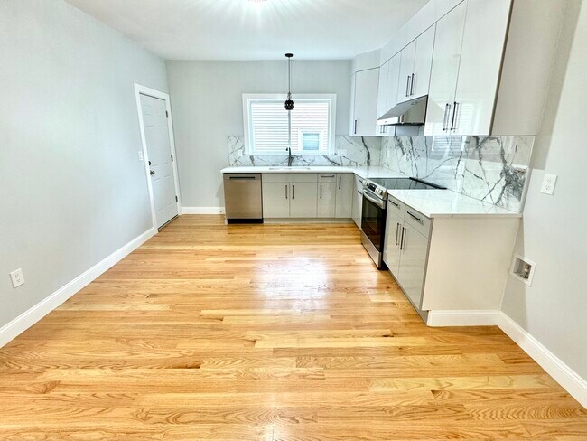 190 Hillside St unit 2, Roxbury Crossing, MA 02120 - photo 2