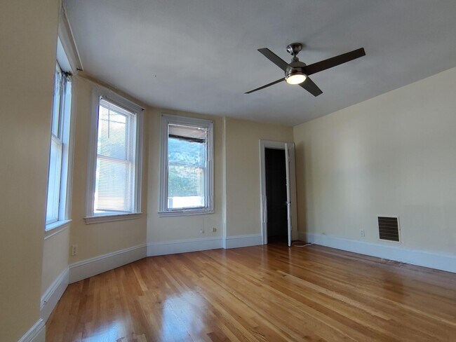 234 Cypress St unit 1, Brookline, MA 02445 - photo 3
