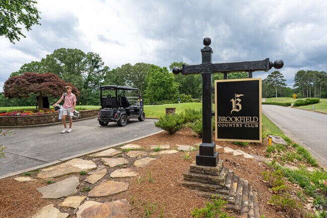 Take lessons from PGA professional Tim Crandall at Brookfield Country Club in Brookfield West.